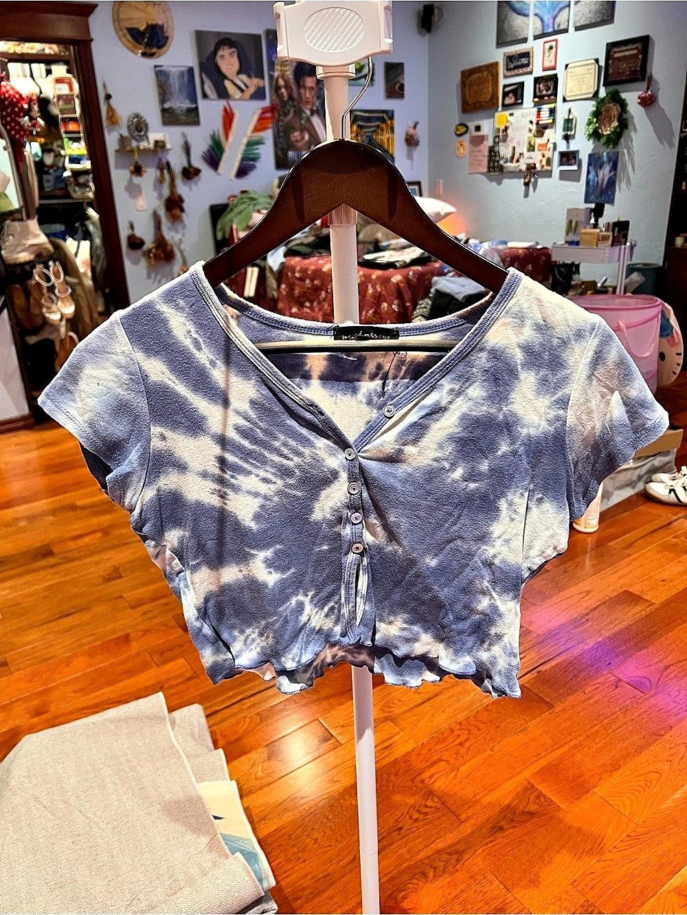 Social Scene Tie-Dye Crop Top in Blue & White Size Medium